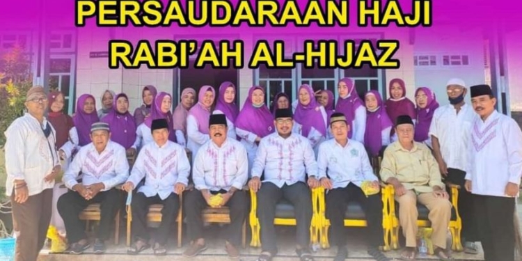 Ketua Persaudaraan Haji Rabi'ah Al-Hijaz Dr. H. Adnan, M.Ag bersama jajaranya. Foto istimewa