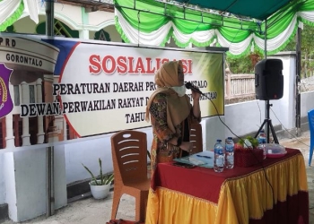 Anggota DPRD Provinsi Gorontalo, Venny Anwar saat melakukan sosialisasi Perda. Foto istimewa