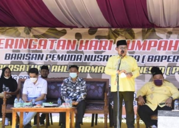 Wali Kota Gorontalo, Marten Taha saat menberikan sambutan pada peringatan sumpah Pemuda di Taman Kota Gorontalo. Foto (Diskominfo Kota Gorontalo
