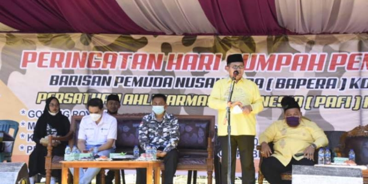 Wali Kota Gorontalo, Marten Taha saat menberikan sambutan pada peringatan sumpah Pemuda di Taman Kota Gorontalo. Foto (Diskominfo Kota Gorontalo