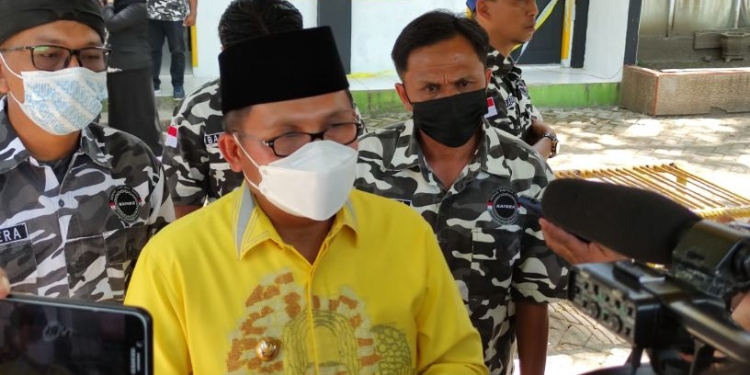 Wali Kota Gorontalo, marten Taha saat diwawancarai awak media. Foto istimewa