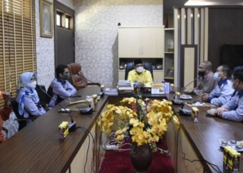 Wali Kota Gorontalo, Marten taha saat menerima Audiensi Dinas BPSK Gorontalo di Rumah Dinas. Foto (Diskominfo Kota Gorontalo