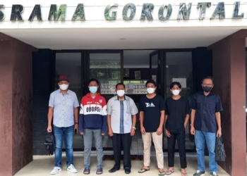 Ketua DPRD Provinsi Gorontalo saat meninjau Asrama Mahasiswa Gorontalo di Manado. Foto istimewa