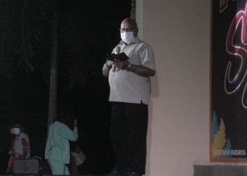 Kepala Balai Pelestarian Nilai Budaya (BPNB) wilayah Sulawesi Utara, Tengah, dan Gorontalo (Suluttenggo), Apolos Marisan saat memberikan sambutan pada pagelaran seni dan budaya dalam rangka Festival Polopalo di Benteng Ulantha Suwawa, Selasa (5/10/2021). (Foto Irul/Diskominfo)