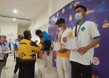 Adrian A Hamdana (kanan) asal Kelurahan Bongohulawa, Kecamatan Limboto, Kabupaten Gorontalo berhasil meraih medali perunggu di cabang Kurash PON Papua 2021. (Foto istimewa)
