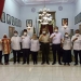 Bupati Blitar Rini Syarifah (tengah) dan tenaga ahli utama Kedeputian III Kantor Staf Presiden (KSP), Bustanul Arifin (tengah baju krem) bersama pejabat terkait, di Pendopo Ronggo Hadi Negoro, Rabu (6/10/2021). (Foto: Ma'ruf/gopos)