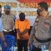 Kapolres Bone Bolango, AKBP Emil Reisite Hartanto bersama Kasat Reskrim Iptu Muhammad Arianto, menggelar konferensi pers dengan menghadirkan YS yang diduga melakukan sodomi terhadap 15 anak di bawah umur, Selasa (26/10/2021)(Foto Indra/Gopos)
