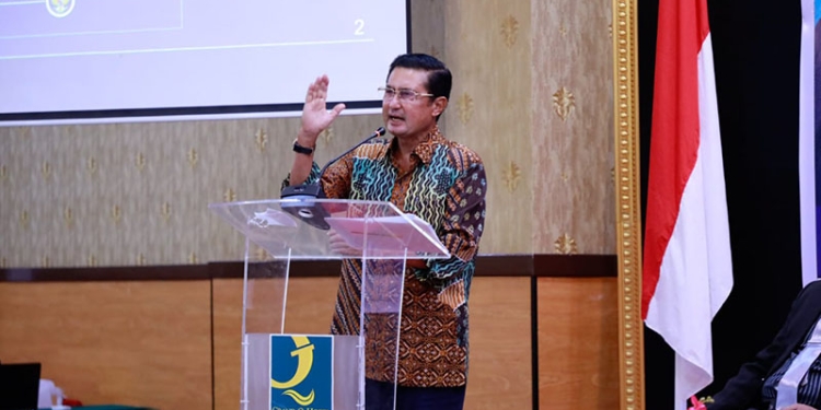 Wakil Ketua MPR RI, Fadel Muhammad, memberi sambutan pada FGD Kebangsaan Pimpinan MPR RI di Hotel Grand Q Kota Gorontalo, Sabtu (30/10/2021). (foto:Ripal)