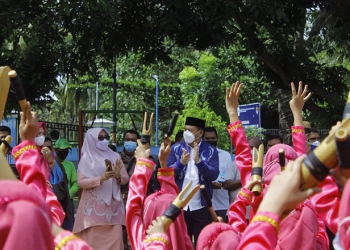 Suara alat musik polopalo menggema saat Pembukaan Festival Polopalo di Kabupaten Bone Bolango. (Foto Irul/Diskominfo)