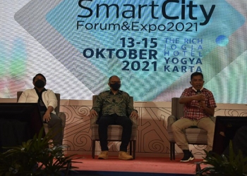 SMART CITY FORUM & EXPO 2021 - Kepala Dinas Komunikasi dan Informatika (Kominfo) Kabupaten Gorontalo, sekaligus Ketua Umum Asosiasi Kepala Dinas Komunikasi dan Informatika se Indonesia, Haris Suparto Tome saat menjadi narasumber di Indo Smart City Forum & Expo 2021, di Hotel Rich Jogja, Yogyakarta, Jumat (15/10/2021). Humas Kominfo Kabupaten Gorontalo