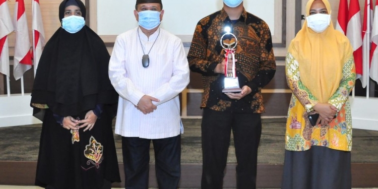 Wagub Gorontalo H. Idris Rahim pada penerimaan kembali kafilah STQH Provinsi Gorontalo di aula rumah jabatan Wagub, Jumat (29/10/2021). (Foto: Haris)