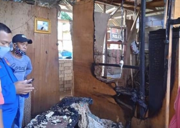 Satu Unit Rumah di Dusun III, Desa Mohungo, Kecamatan Tilamuta, Kabupaten Boalemo mengalami kebakaran saat ditinggal penghuninya. (Foto istimewa)