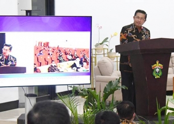 Wakil Ketua MPR Prof. Dr. Ir. Fadel Muhammad ketika menjadi pembicara dalam Diskusi Panel Sekaligus Peluncuran dan Deklarasi Badan Percepatan Pembangunan Kawasan Timur Indonesia (BP2-KTI), di Auditorium Prof. Dr. A. Amiruddin, Fakultas Kedokteran Universitas Hasanuddin (Unhas), kota Makassar, Sulawesi Selatan, Kamis (21/10/2021).