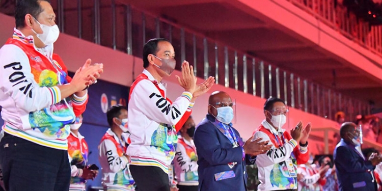 Ketua Umum Komite Olahraga Nasional Indonesia (KONI) Pusat, Marciano Norman menyampaikan apresiasi dan terimakasih kepada Presiden Joko Widodo karena telah meluangkan waktunya membuka secara resmi upacara Pembukaan Pekan Olahraga Nasional (PON) XX Papua di Stadion Lukas Enembe, Jayapura, Sabtu (2/10) malam WITA.(foto: dok/pbponxx)