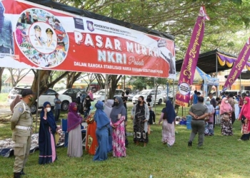 Pasar murah NKRI yang digelar di halaman kantor Dinas Kumperindag Provinsi, dalam rangka memperingati maulid Nabi Muhammad SAW, Selasa (19/10/2021). (Foto dok. Kominfo)