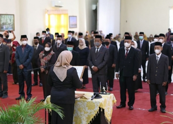 Pelantikan pejabat eselon III yang dilaksanakan oleh Wakil Bupati Pohuwato, Suharsi Igirisa, Senin (11/10/2021). (istimewa)