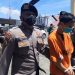 SP alias Sofyan digiring petugas Polres Gorontalo Kota dalam pelaksanaan konferensi pers terkait perkara pencurian kendaraan bermotor di Polres Gorontalo Kota, Kamis (28/10/2021). (istimewa)