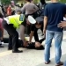 Seorang mahasiswa peserta unjuk rasa di depan kantor Kabupaten Tangerang mengalami pingsan usai dibanting oknum  Polisi. (istimewa)