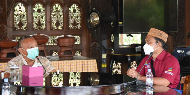 Gubernur Gorontalo, Rusli Habibie, minta maaf
