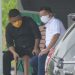 Ketua DPP PPP, Suharso Monoarfa, bersama Anggota Formatur PPP Kabupaten Bone Bolango, Azan Piola sedang berbincang-bincang di Rumah Makan Orasawa Limboto, Sabtu (9/10/2021). Foto : Putra/Gopos.