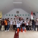 Ketua Pengurus Kabupaten (Pengkab) Taekwondo Kabupaten Gorontalo, Tety Moonty (kanan) berfoto bersama ketua Pengkab lama, Irawan Huntoyungo (kiri) dan jajaran Pengkab usai pemilihan. (Istimewa)