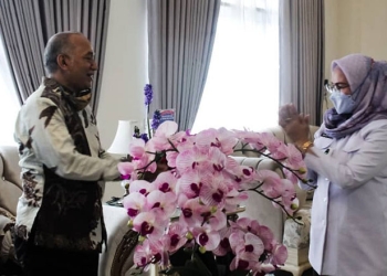 Ketua Lembaga Penelitian dan Pengabdian kepada Masyarakat (LPPM) Universitas Brawijaya, Bambang Susilo saat bersilaturahmi dengan Wakil Bupati Bone Bolango, Merlan S. Uloli, Rabu (27/10/2021). (Foto Yudi/Sespri Wabup)