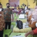 Wali Kota Gorontalo, Marten Taha, meninjau pelaksanaan vaksinasi  bagi pelajar di SMA Negeri 3 Kota Gorontalo, Rabu (7/10/2021). (dok. Pemkot Gorontalo)