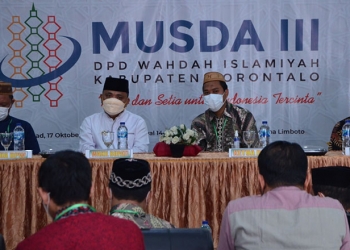 MUSDA III - Wakil Bupati Gorontalo, Hendra S Hemeto (mengenakan kemeja putih) di kegiatan Musyawarah Daerah (Musda) III DPD Wahdah Islamiyah Kabupaten Gorontalo, di Hotel Milana, Kecamatan Limboto, Ahad (17/10/2021). (Kominfo Kabupaten Gorontalo)