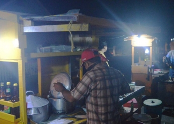Warung Cilacap, salah satu rekomendasi kuliner mie ayam dan nasi goreng, di Jalan Jaksa Agung Suprapto, Kelurahan Limba U Dua, Kota Selatan, Kota Gorontalo. (Foto: Putra/Gopos)