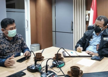 Ketua Forkasi sekaligus Kepala Dinas Kominfo Kabupaten Gorontalo, Haris Suparto Tome saat mengadakan pertemuan bersama Deputi VII Bidang Koordinasi, Informasi dan Aparatur Kementerian Polhukam RI, Marsekal Muda TNI AU Arif Mustofa di Ruang Gatot Kaca, Deputi VII Bidang Koordinasi, Informasi dan Aparatur Kemenko Polhukam RI, Jakarta Pusat, Senin (19/10/2021). (Kominfo Kabupaten Gorontalo)