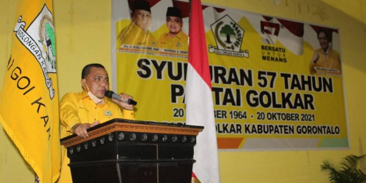 Ketua DPD II Partai Golkar Kabupaten Gorontalo, Hendra S Hemeto saat memberikan sambutan di acara syukuran 57  tahun Partai Golkar di Kantor DPD II Golkar, Kabupaten Gorontalo, Rabu (20/10/2021). (Foto : Istimewa)