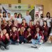 Mahasiswa KKNT UNG bersama aparat desa berpose usai pelatihan pengelolaan biji rambutan menjadi tepung,Senin (18/10/2021) (istimewa)