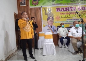 Wakil Bupati Gorontalo, Hendra S Hemeto saat memberikan sambutan di kunjungan kerja Gubernur Gorontalo, Rusli Habibie dalam rangka Bakti Sosial (Baksos) di Kantor Desa, Kelurahan Kayubulan, Kabupaten Gorontalo, Kamis (21/10/2021). (Foto : Istimewa)