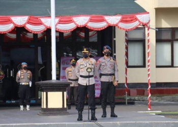Kapolda Gorontalo, Irjenpol Akhmad Wiyagus saat memberikan arahan kepada seluruh personel Polda Gorontalo di Lapangan Mapolda, Kamis (21/10/2021). (Foto : Istimewa)