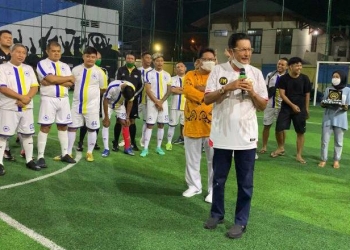 Fadel Muhammad saat membuka kegiatan sepakbola mini, di Amal Soccer, Kota Gorontalo, Kamis (28/10/2021). Foto : Humas Kominfo Kabupaten Gorontalo.