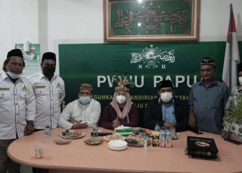 Yenny Wahid saat disambut pengurus NU di Kantor PWNU Papua, Jum'at (1/10/2021). (Foto istimewa)