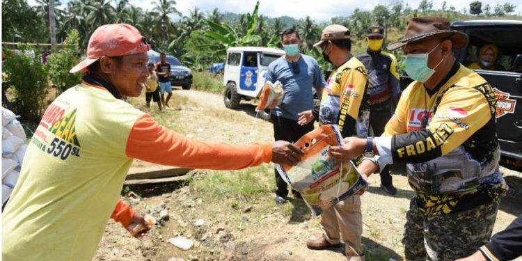 Bantuan warga vaksin