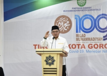 Wali Kota Gorontalo, Marten Taha saat memberikan sambutan pada Milad Muhammadiyah. Foto (Diskominfo Kota Gorontgalo