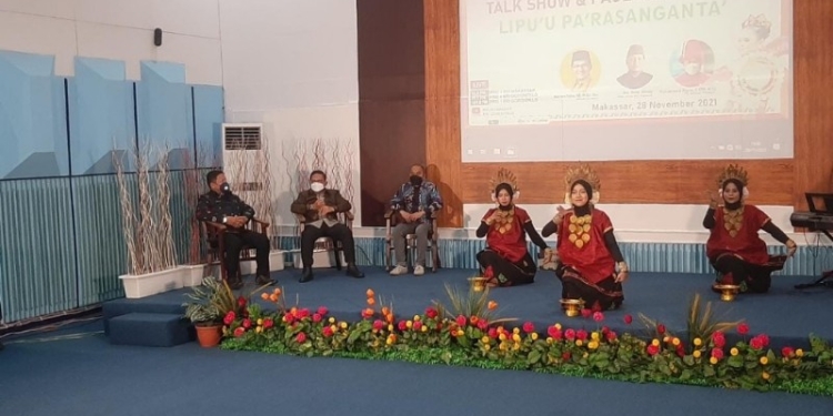 Wali Kota Gorontalo, Marten Taha saat menghadiri acara talkshow dan Pagelaran Seni kolaborasi RRI Makassar bersama RRI Gorontalo, Minggu (28/10/2021). Foto (Diskominfo Kota Grontalo