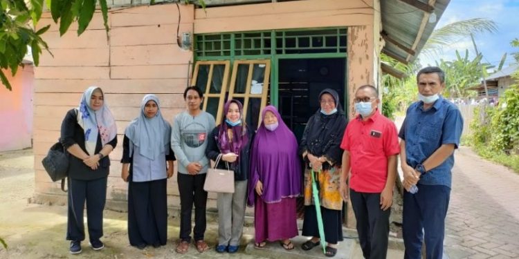 DPRD Gorontalo saat melakukan Monotpring terhadap bantuan sosial Pemerintah Provinsi Gorontalo di Pohuwato. Foto istimewa