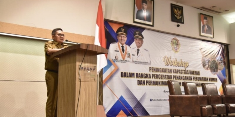Wali Kota Gorontalo saat memberikan sambutan pada acara workshop peningkatan kapasitas daerah, Senin (29/11/2021). Foto (Diskominfo Kota Gorontalo