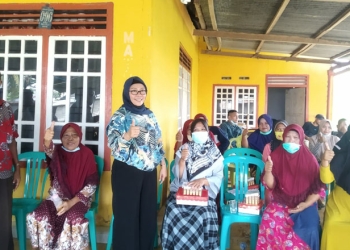 Anggota DPRD Provinsi Gorontalo, Espin Tulie saat melakukan reses di Desa Limehe Barat, Kecamatan Tabongo, Rabu (10/11/21).