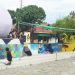 MURAL dan GRAFFITI - Sebagian para peserta mural dan graffiti saat menggambar/melukis di taman budaya Limboto, Kamis (25/11/2021). Foto : Putra/Gopos).