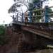Kondisi Jembatan Bulota yang menghubungkan Desa Malahu dan Desa Bulota, Kecamatan Limboto, Kabupaten Gorontalo nyaris ambruk. (istimewa)