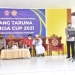 Bupati Pohuwato, Saipul A. Mbuinga saat memberikan sambutan pada acara penutupan KT Olongia Cup, Desa Sipayo, Kecamatan Paguat, Kabupaten Pohuwato. Kamis (11/11/2021). (Istimewa).
