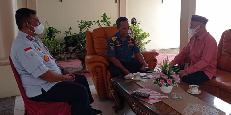 Kepala Syahbandar Gorontalo, Taher Litupa, bersilaturahmi dengan Bupati Pohuwato, Saipul Mbuinga, Kamis (25/11/2021).