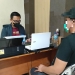 Satreskrim Polres Gorontalo Kota, sedang malakukan pemeriksaan terhadap terduga pelaku penipuan dan penggelapan uang kontrakan AAD, foto : istimewa.