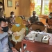 Pelaksanaan vaksinasi door to door yang dilaksakan secara kolaboratif oleh Polri, TNI, dan Pemerintah Kota Gorontalo. (dok. gopos.id)
