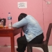 WAD (23) karyawan yang mencuri uang pemilik toko, saat dilakukan pemeriksaan. (Foto istimewa)