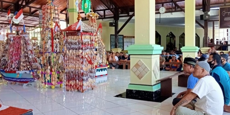 Warga binaan pemasyarakatan, bersama petugas Lembaga Pemasyarakatan (Lapas) Kelas II A Gorontalo, memperingati Maulid Nabi Muhammad  SAW, Selasa (2/11/2021). (Foto: Sari/gopos)
